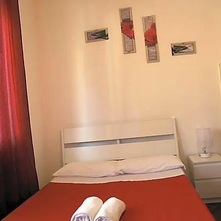 Domus Vatican Holiday's Bed & Breakfast