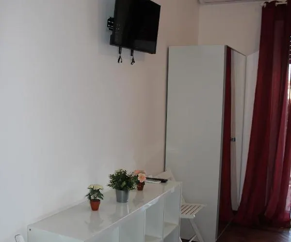 Domus Vatican Holiday's Panzió