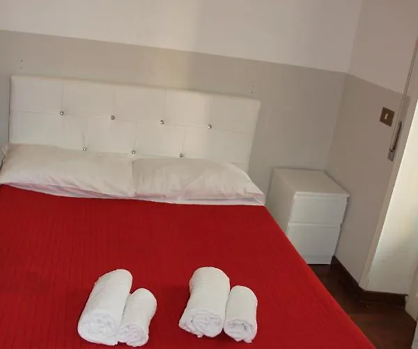 Domus Vatican Holiday's Panzió