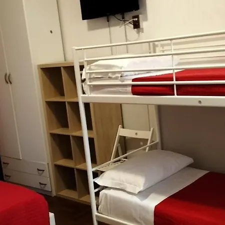 Domus Vatican Holiday's Bed and Breakfast 4*