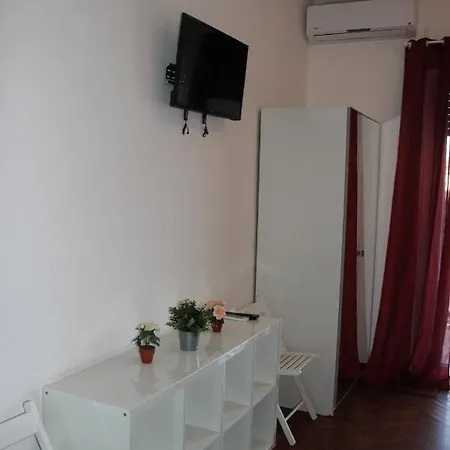 Domus Vatican Holiday's Bed and breakfast